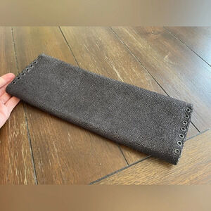 Rebel designs clutch